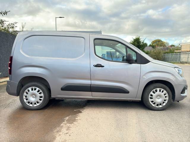 2020 Vauxhall Combo Cargo 2300 1.5 Turbo D 100ps H1 Sportive Van