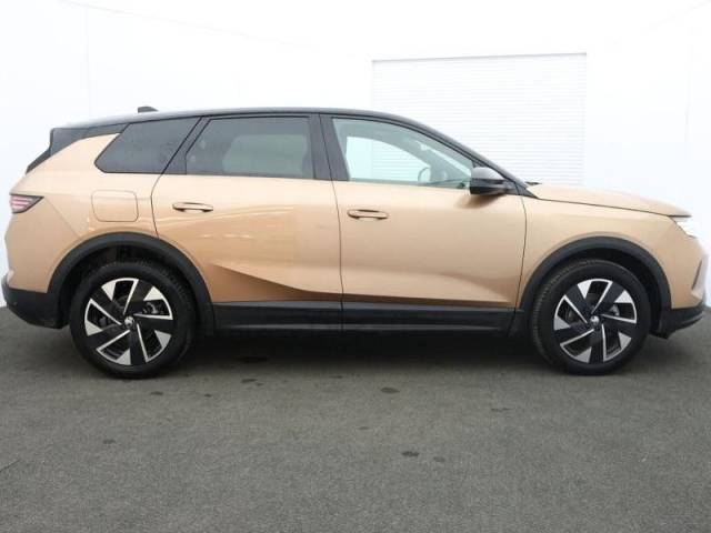 Vauxhall Grandland 0.0 157kW Ultimate 73kWh 5dr Auto [Panoramic Roof] Hatchback Electric Brown